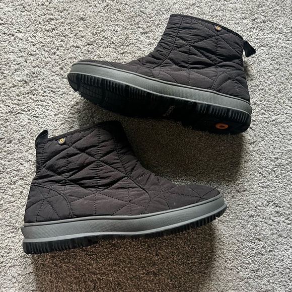 Bogs Snowday Low Black Quilted Boots Size 8 Snow Winter Booties Waterproof - Picture 1 of 7